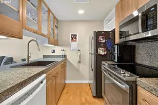 1132 SW 19th Ave, Portland, OR 97205 - Photo 9