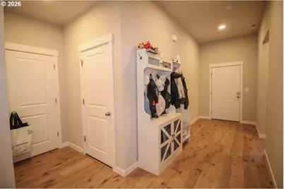 1683 S Quartz Dr, Cornelius, OR 97113 - Photo 3