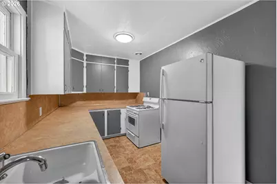 262 NW Cecil Ave, Roseburg, OR 97470 - Photo 11