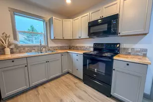 215 N Humbolt St, Canyon City, OR 97820 - Photo 9