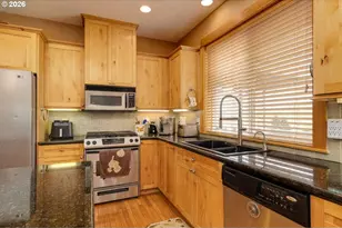 521 NW Mount Mazama St, McMinnville, OR 97128 - Photo 9