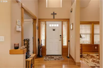 521 NW Mt Mazama St, McMinnville, OR 97128 - Photo 3