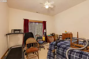 521 NW Mount Mazama St, McMinnville, OR 97128 - Photo 17