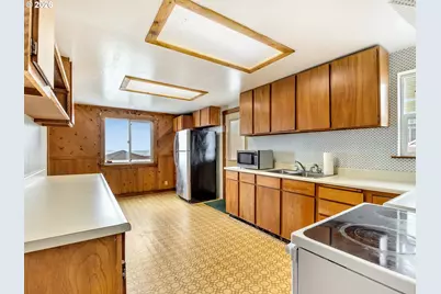 590 Rivington St, Astoria, OR 97103 - Photo 11