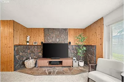 708 E Heintz St, Molalla, OR 97038 - Photo 3