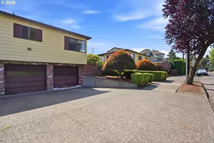2350 SE 42nd St, Portland, OR 97215 - Photo 3
