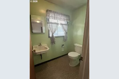2012 NE Vine St, Roseburg, OR 97470 - Photo 13