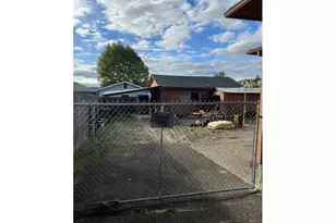 2012 NE Vine St, Roseburg, OR 97470 - Photo 3