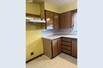 2012 NE Vine St, Roseburg, OR 97470 - Photo 11
