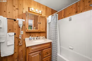 54444 McKenzie River Dr, Blue River, OR 97413 - Photo 27