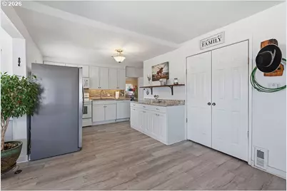 505 S Main St, Prineville, OR 97754 - Photo 11