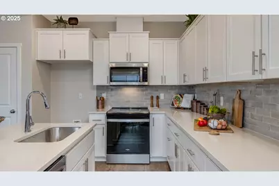 9294 SE Middleton St, Happy Valley, OR 97086 - Photo 5