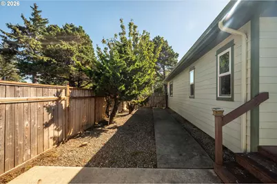 277 10th St, Bandon, OR 97411 - Photo 43