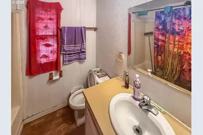 301 Conrad St, Myrtle Creek, OR 97457 - Photo 9