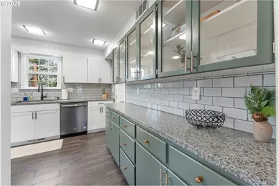 523 W Broccoli St, Roseburg, OR 97471 - Photo 11