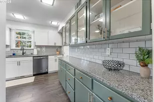 523 W Broccoli St, Roseburg, OR 97471 - Photo 11