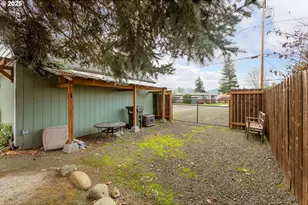523 W Broccoli St, Roseburg, OR 97471 - Photo 41