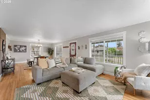 523 W Broccoli St, Roseburg, OR 97471 - Photo 7