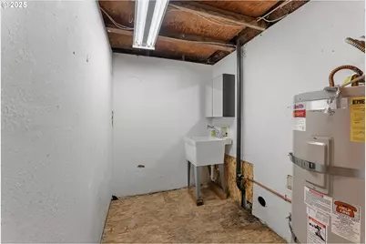 523 W Broccoli St, Roseburg, OR 97471 - Photo 35