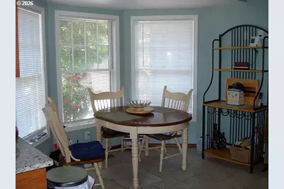 321 Arcadia Dr, Roseburg, OR 97471 - Photo 9