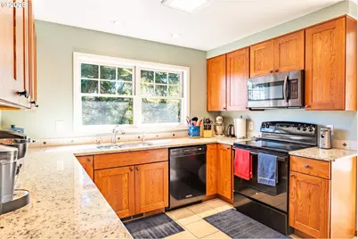 321 Arcadia Dr, Roseburg, OR 97471 - Photo 11