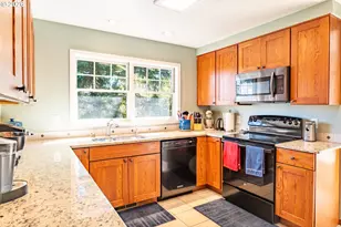 321 Arcadia Dr, Roseburg, OR 97471 - Photo 11