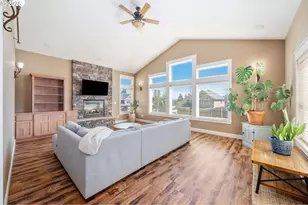 683 N V St, Washougal, WA 98671 - Photo 5