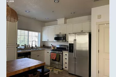 600 NE Newstead Ln, Hillsboro, OR 97006 - Photo 7