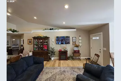 1660 NE Alameda Ave, Roseburg, OR 97470 - Photo 13