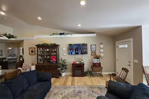 1660 NE Alameda Ave, Roseburg, OR 97470 - Photo 13