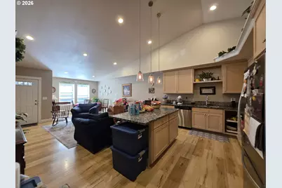 1660 NE Alameda Ave, Roseburg, OR 97470 - Photo 17