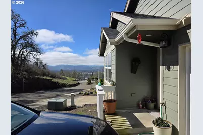 1660 NE Alameda Ave, Roseburg, OR 97470 - Photo 5