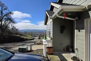 1660 NE Alameda Ave, Roseburg, OR 97470 - Photo 5