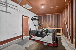 727 E 19th St, The Dalles, OR 97058 - Photo 43