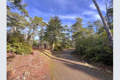 1025 Park Pl, Coos Bay, OR 97420 - Photo 27