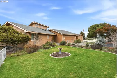 33981 Hilltop Dr, Hermiston, OR 97838 - Photo 1