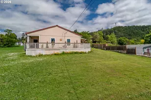 108 SE Apple St, Oakland, OR 97462 - Photo 35