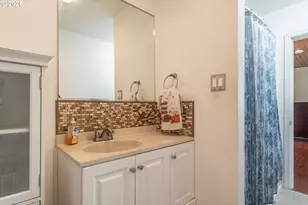 108 SE Apple St, Oakland, OR 97462 - Photo 23