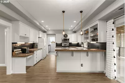 1921 NE 114th Ave, Portland, OR 97220 - Photo 9