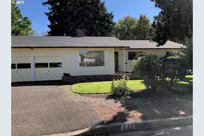 1649 NW Martin Ave, Roseburg, OR 97471 - Photo 3
