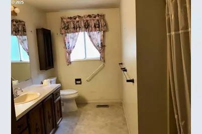 1649 NW Martin Ave, Roseburg, OR 97471 - Photo 21