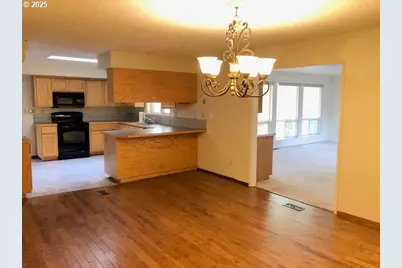 1649 NW Martin Ave, Roseburg, OR 97471 - Photo 11
