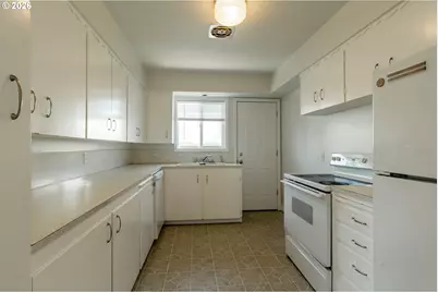 2404 E 13th St, Vancouver, WA 98661 - Photo 3
