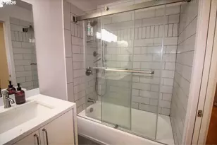 5250 S Landing Dr, Portland, OR 97239 - Photo 15