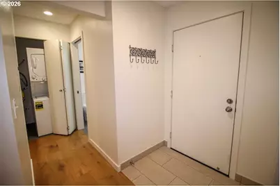 5250 S Landing Dr #304B1, Portland, OR 97239 - Photo 3