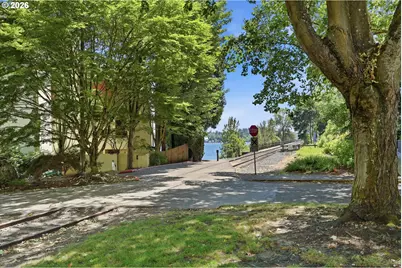 5250 S Landing Dr #304B1, Portland, OR 97239 - Photo 25