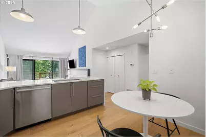 5250 S Landing Dr #304B1, Portland, OR 97239 - Photo 9
