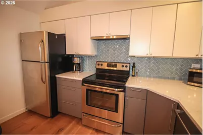 5250 S Landing Dr #304B1, Portland, OR 97239 - Photo 5