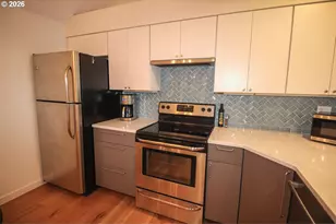 5250 S Landing Dr, Portland, OR 97239 - Photo 5