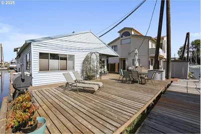 331 NE Bridgeton #7, Portland, OR 97211 - Photo 1